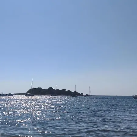 Dolores Only 250 Meters To The * Banjole