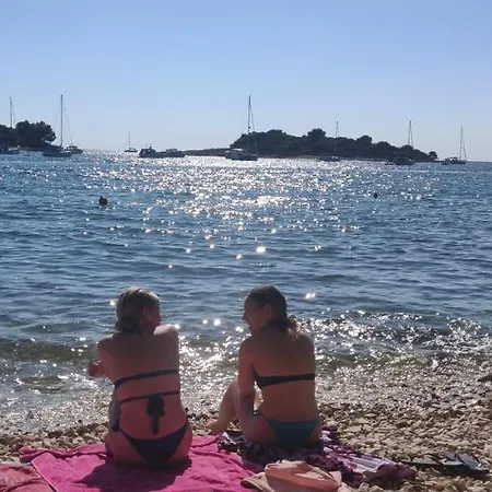 Dolores Only 250 Meters To The * Banjole