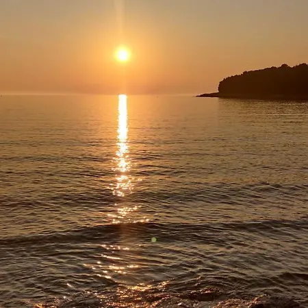 Dolores Only 250 Meters To The Kamp *